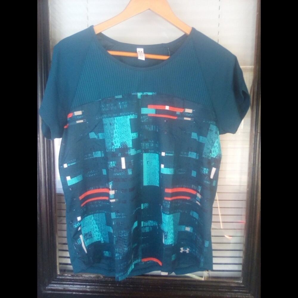 NWT Under Armour heat gear keyhole exercise top Large